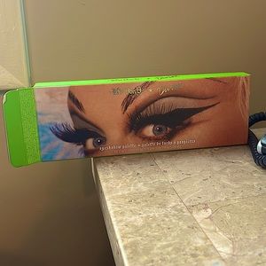 Kat Von D x Divine eyeshadow palette limited edition